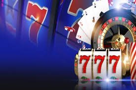 Lucky Gold Live Baccarat ဒိုင်လာမနှင့် ကဒ်ဂိမ်းကစားနေသောမြင်ကွင်း